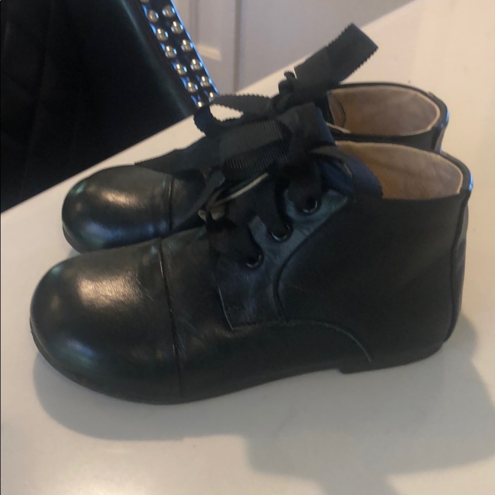 Age of innocence black boots